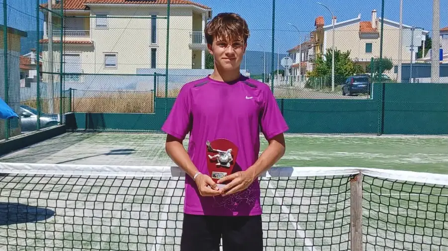 Jovem tenista de Almeirim vence Torneio Fim de Férias