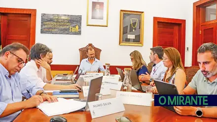 Reunião pública com consulta privada