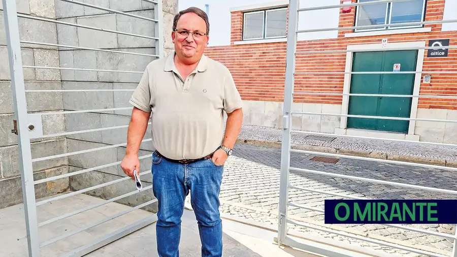 Coruche promete solucionar estacionamento anárquico no Largo de São Pedro