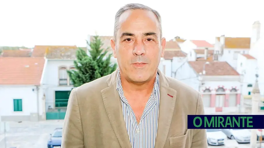 “Nem vejo reuniões de câmara”: Carlos Coutinho trocou vida autárquica pela família e uma pequena horta