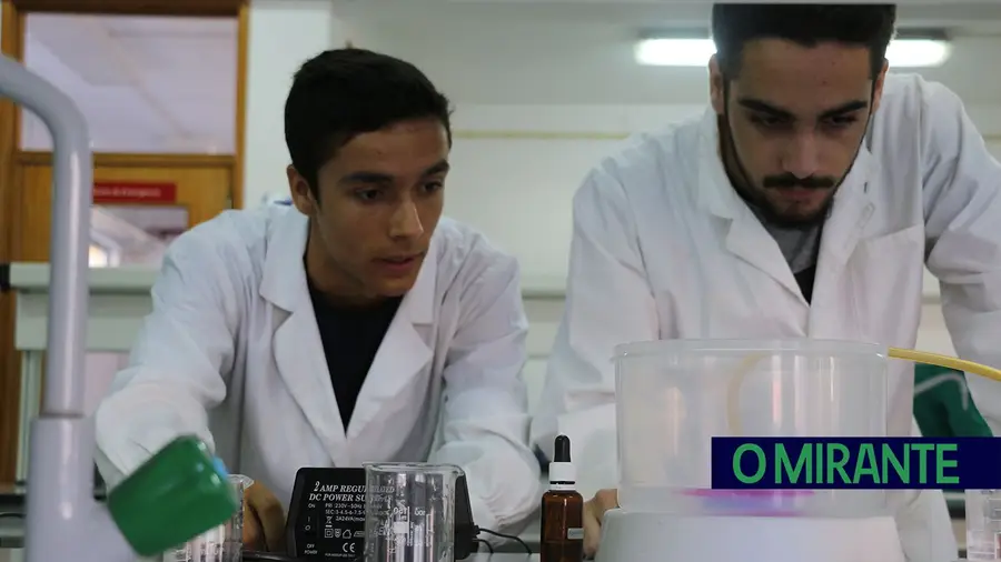 Alunos regressam à Secundária de Alcanena após obra de 6,3 milhões e deixam monoblocos