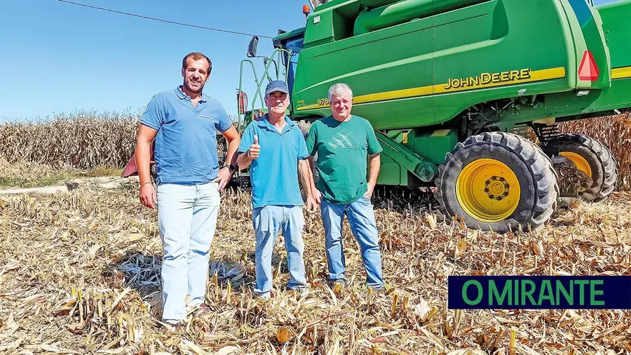 José António Carapinha: o milho enche os reboques mas não garante rendimento a quem vive da agricultura
