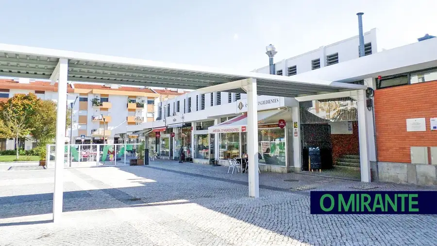 Bares da Praça Salgueiro Maia voltam a estar no centro das críticas