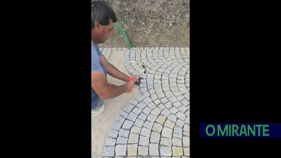 Arruamentos de Cardigos avançam após meses de atrasos e obra quase parada