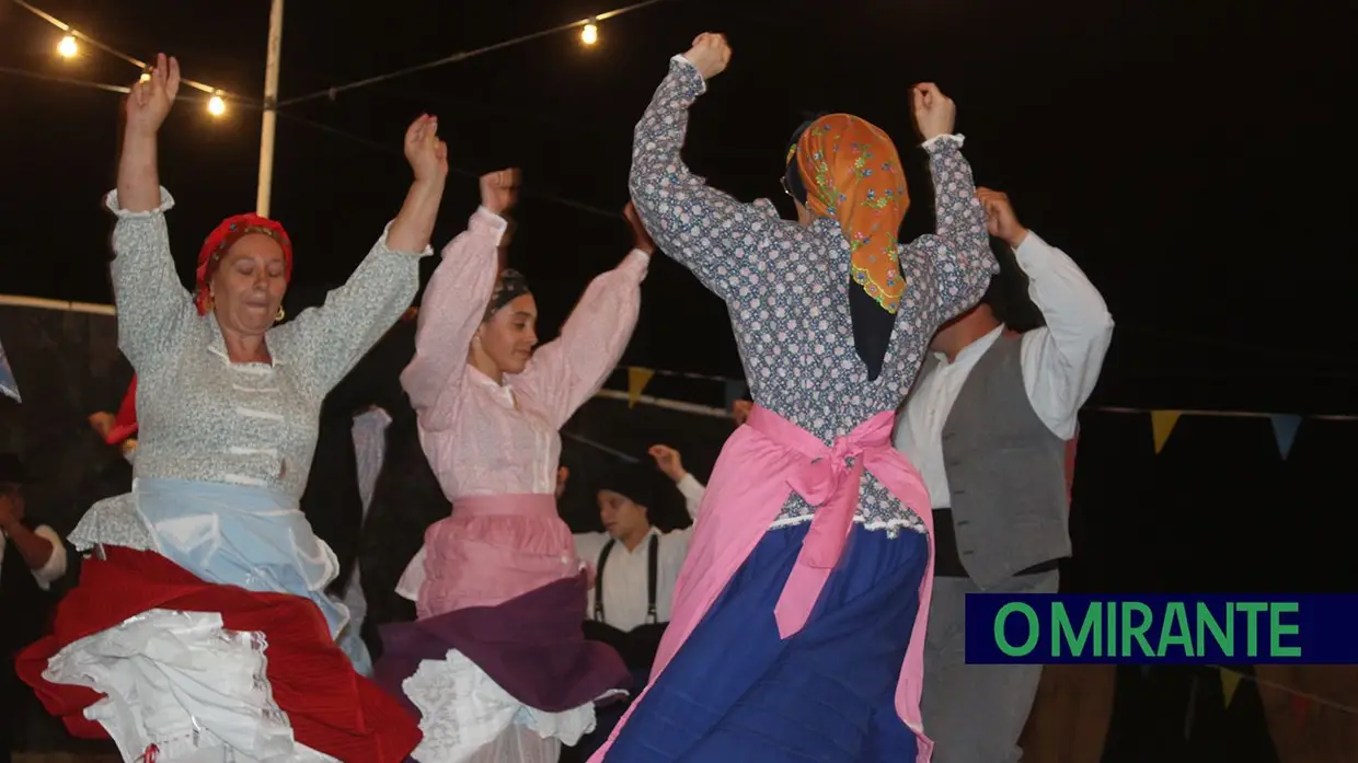 Ponte Celeiro dança ao ritmo da tradição numa noite de folclore