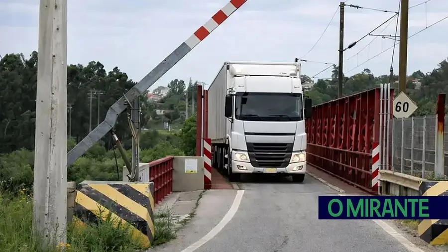 Ponte de Constância continua no centro da polémica entre segurança e trânsito