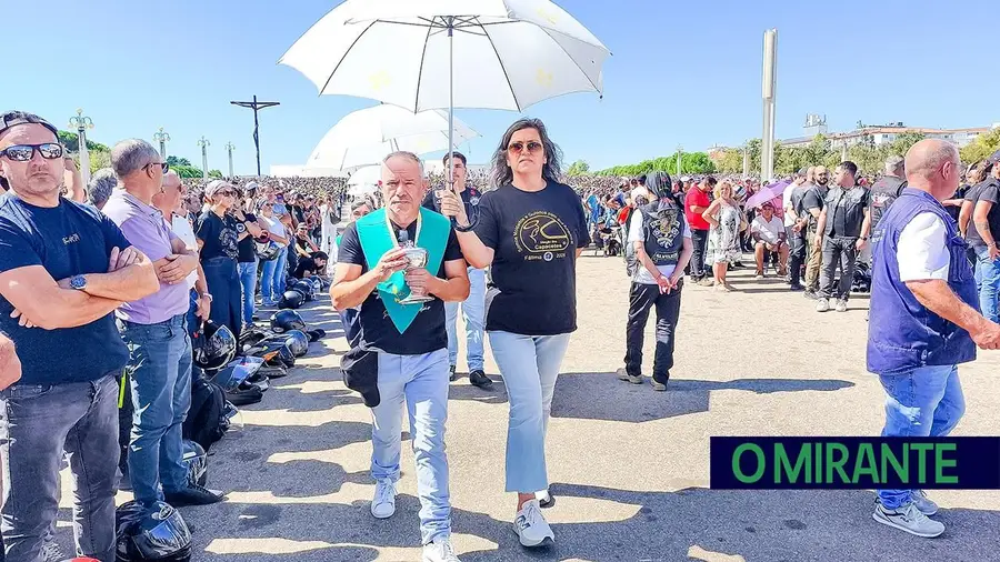 Um domingo de fé, motores e negócio cheio em Fátima
