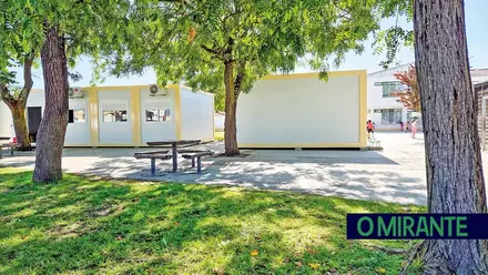 Encarregados de educação pedem vistoria a monoblocos da Escola das Acácias