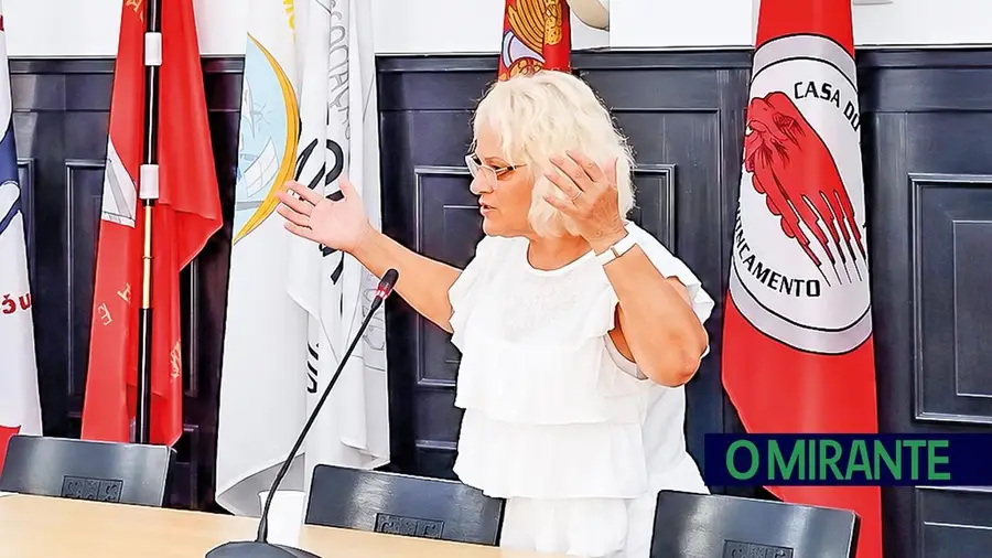 Moradora do Entroncamento denuncia degradação da casa municipal e pede mudança