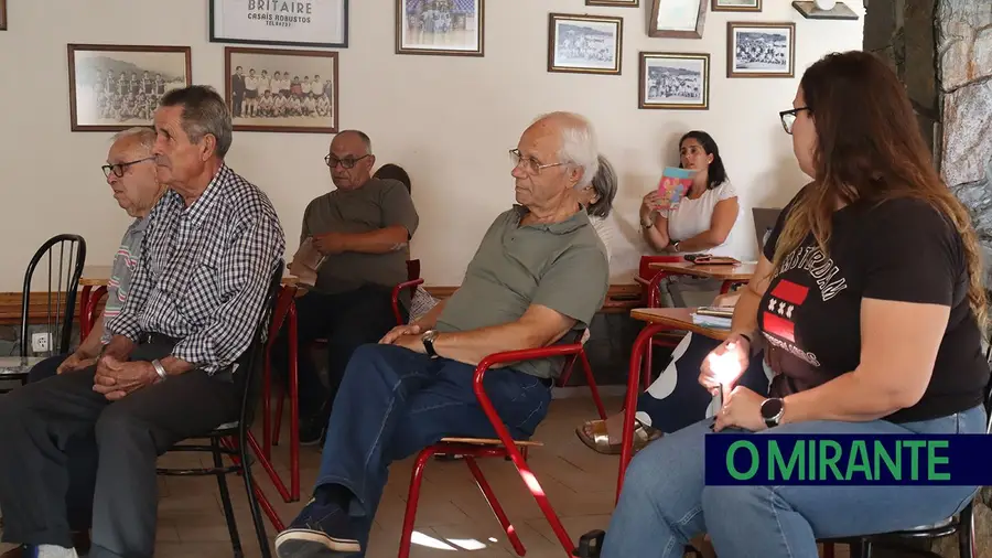 Câmara de Alcanena ouve queixas dos moradores de Casais Robustos em reunião descentralizada