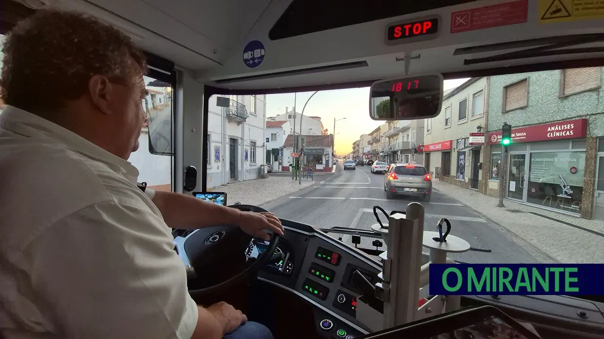 Mobilidade em Samora Correia passa por mais estacionamento, miniautocarro eléctrico e ligação a Alcochete