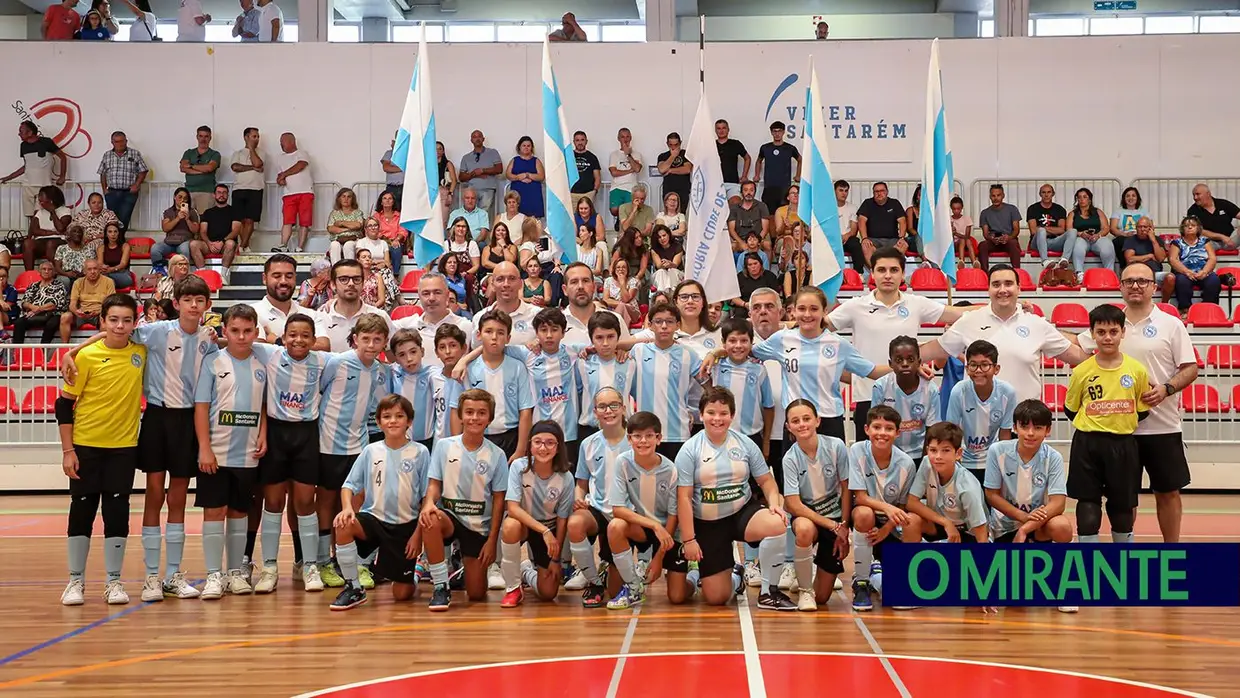 Vitória de Santarém apresentou seis equipas de futsal em ambiente de festa