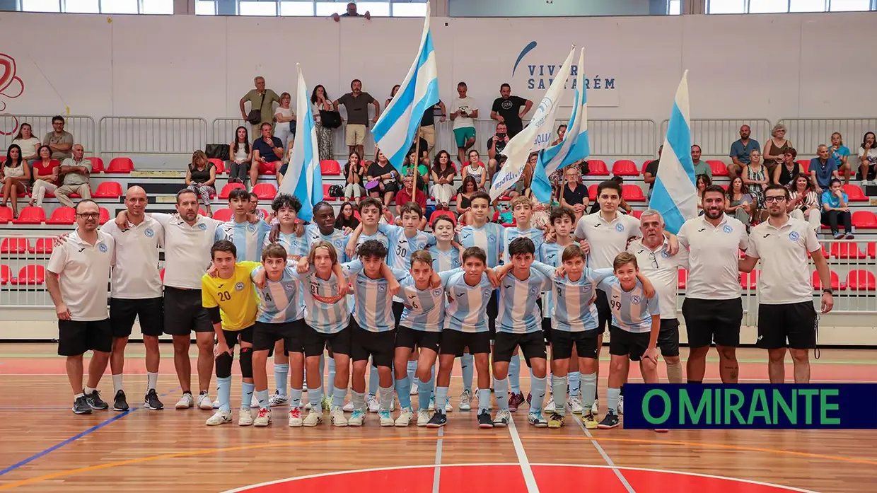 Vitória de Santarém apresentou seis equipas de futsal em ambiente de festa