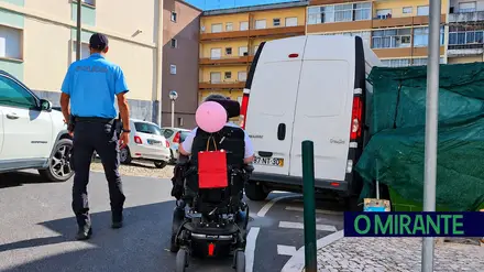 Ainda há ruas em Vila Franca de Xira onde as cadeiras de rodas não podem andar