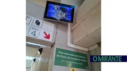 População indignada com vandalismo na estação da Póvoa