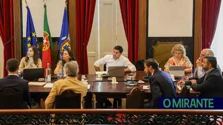 PDM de Alenquer discutido à porta fechada