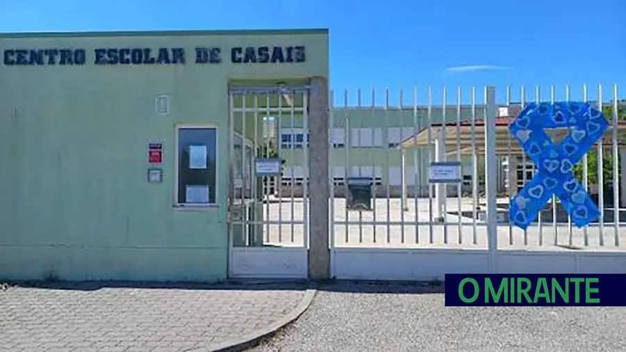 Falta de auxiliares deixa turma sem aulas no Centro Escolar de Casais