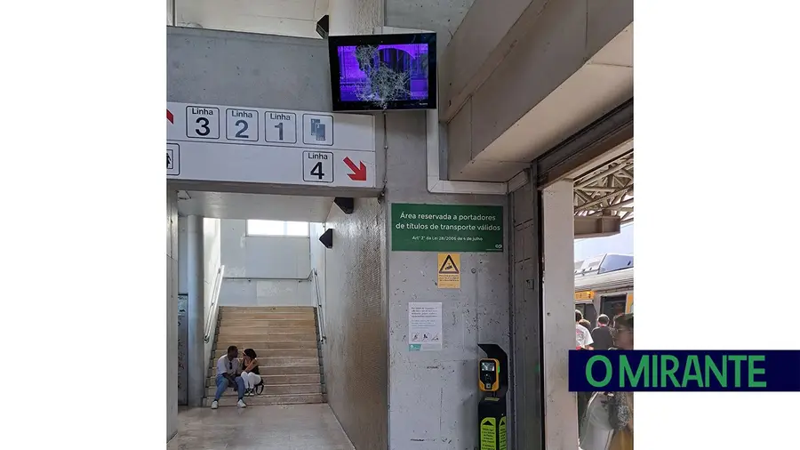 Detido homem que destruiu monitores na estação da Póvoa