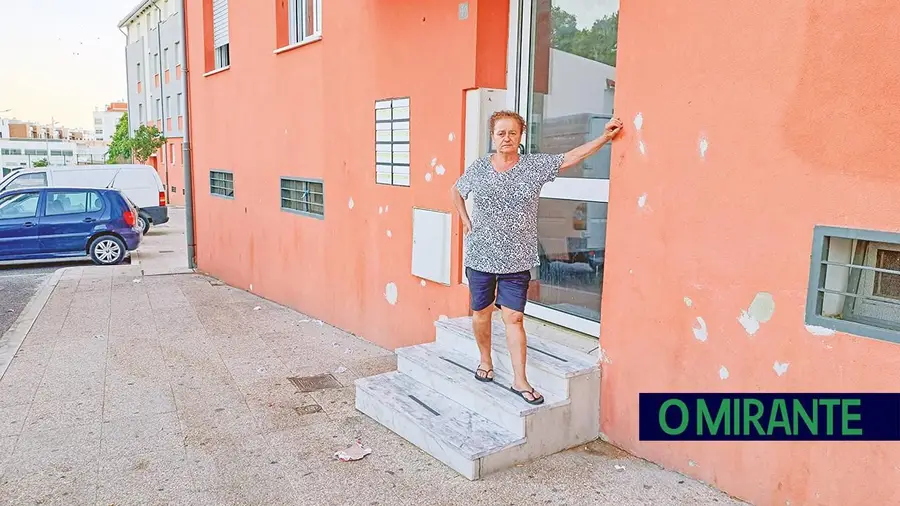 Moradores de prédio em Povos desesperados com praga de baratas