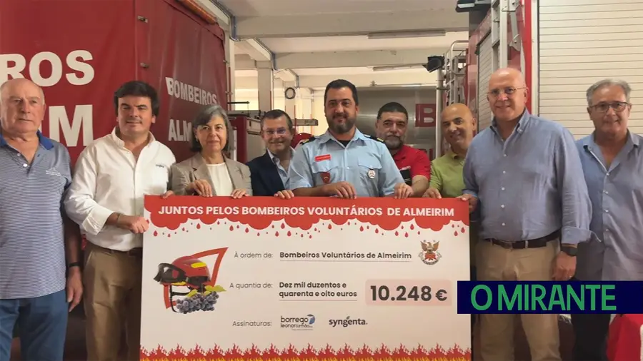 Campanha solidária entrega mais de 10 mil euros aos bombeiros de Almeirim