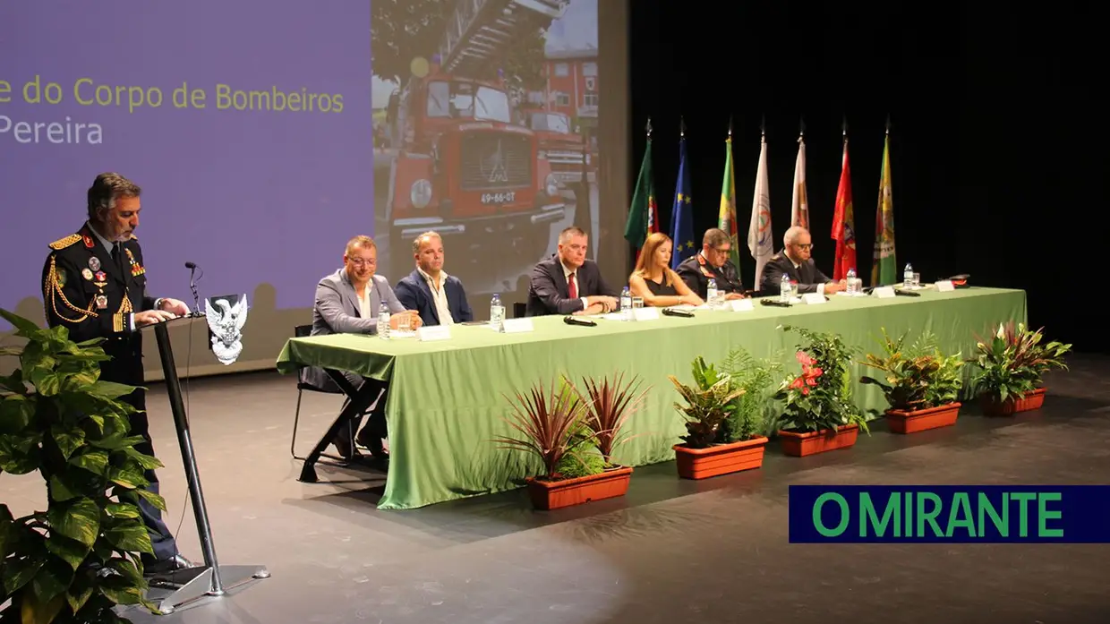 Bombeiros Torrejanos celebram 95 anos com alerta para falta de voluntários e meios nas corporações