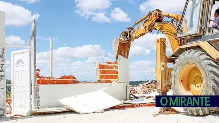 Construções da comunidade cigana nas Assacaias têm os dias contados