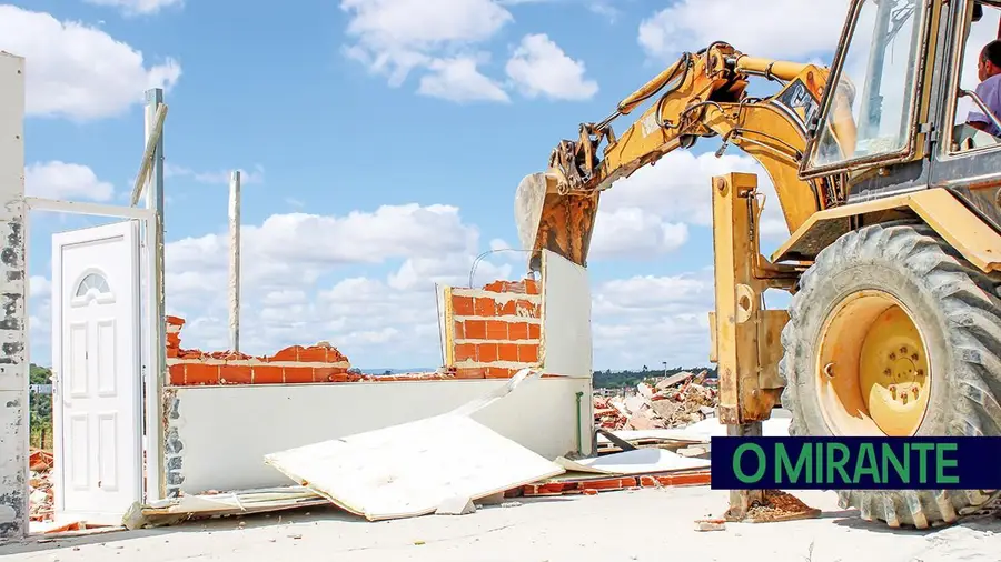 Construções da comunidade cigana nas Assacaias têm os dias contados