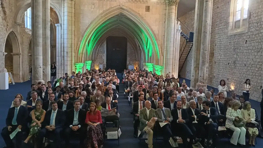 Iniciou-se a entrega de prémios Galardão Empresa do Ano com centenas de pessoas