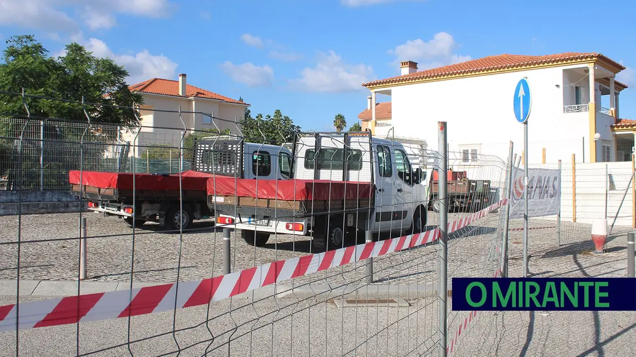 Já começou demolição da Escola Sophia de Mello Breyner no Entroncamento