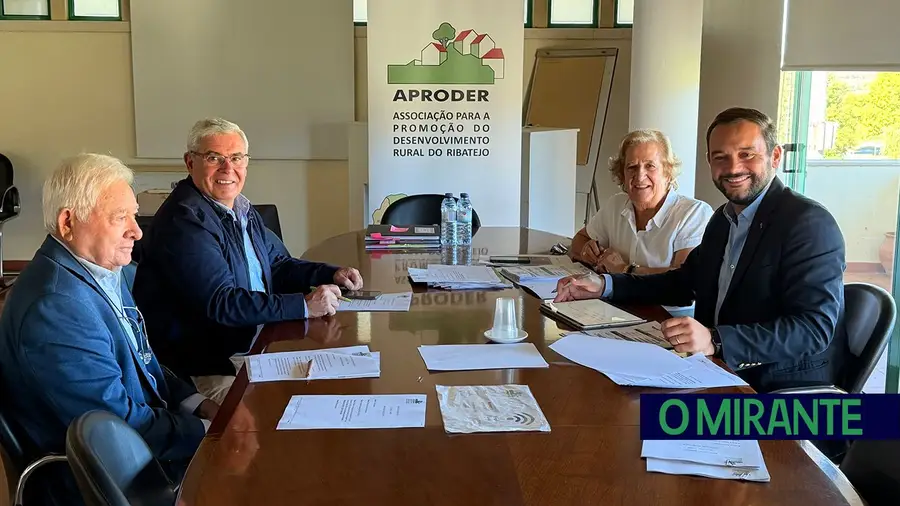 Reunião da direcção da APRODER, realizada a 8 de Outubro, onde foi feito ponto de situação da execução dos avisos PEPAC promovidos pela APRODER. Foto APRODER