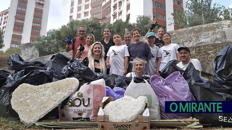 Moradores voltam a limpar ruas e terrenos baldios na Póvoa de Santa Iria