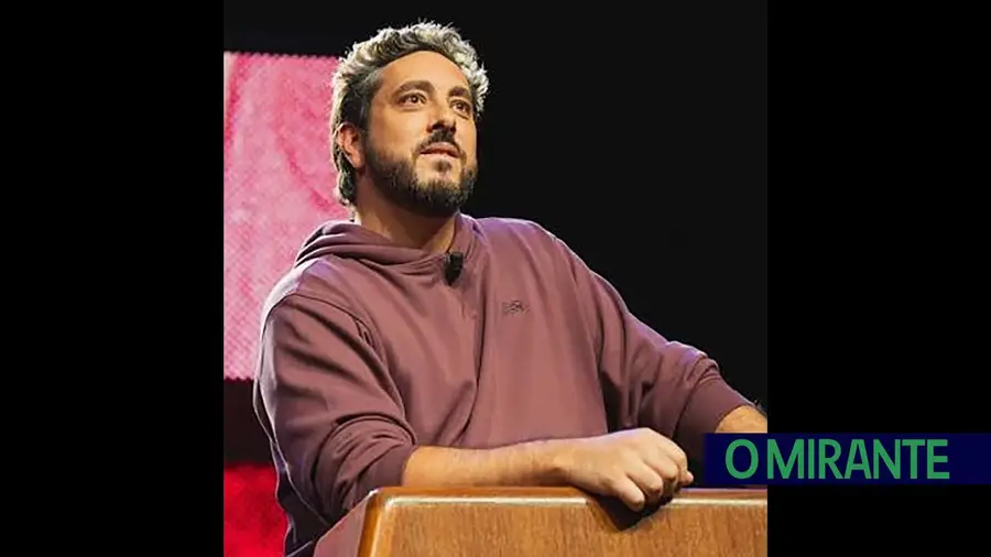 Diogo Batáguas leva “Optimista Céptico” ao Teatro Virgínia