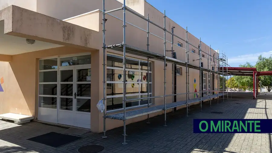 Começaram trabalhos de requalificação da Escola de Vale-Aveiras