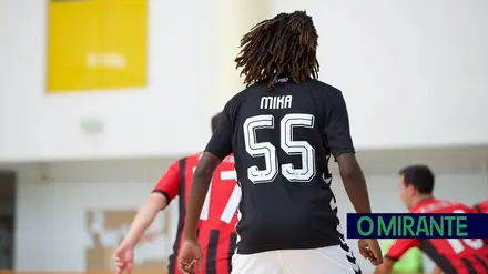 Acusação de racismo interrompe jogo entre Patos e Carvalhos de Figueiredo