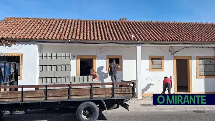 Câmara do Entroncamento empareda casas devolutas para impedir ocupações ilegais