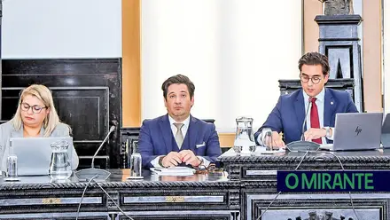 Câmara do Entroncamento sob escrutínio por contratar empresa do companheiro de vereadora