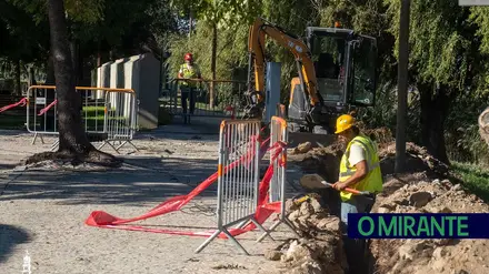 Iluminação do Parque Ribeirinho de Samora Correia está a ser renovada