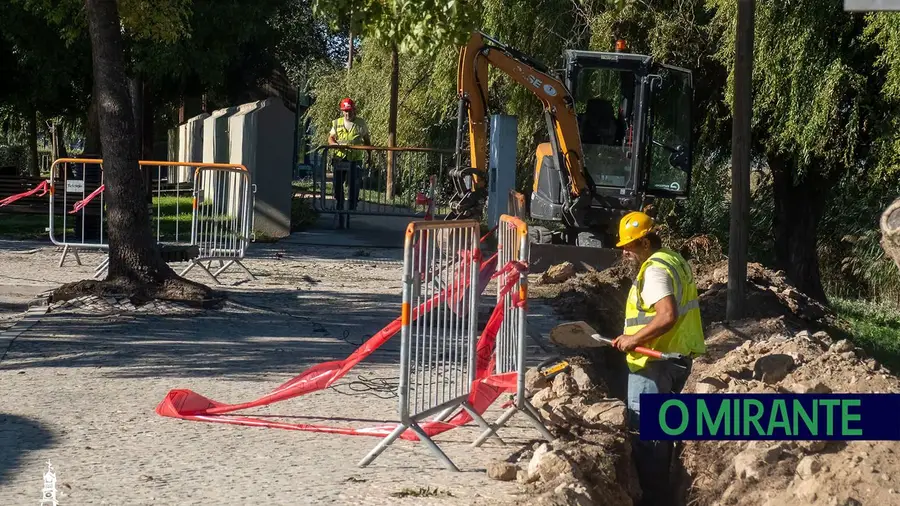 Iluminação do Parque Ribeirinho de Samora Correia está a ser renovada