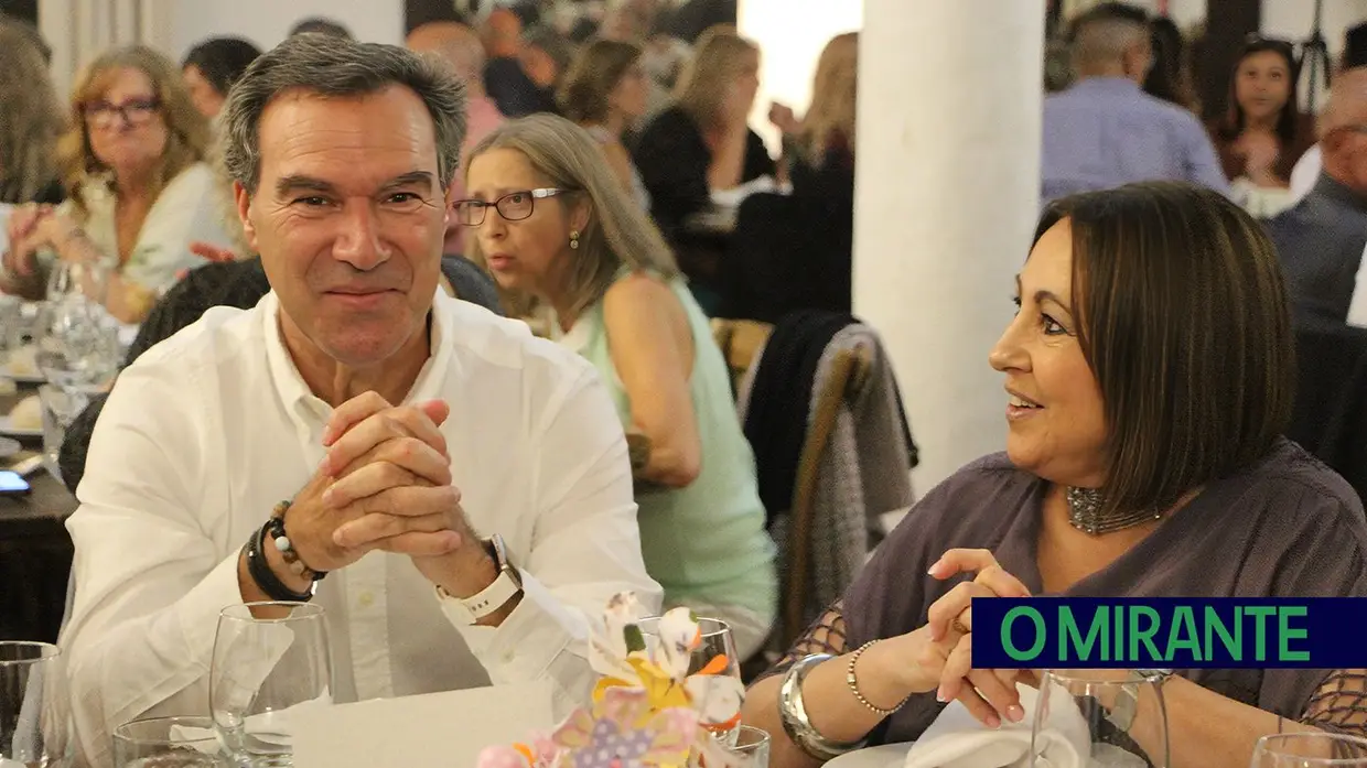 Escola Reynaldo dos Santos celebrou 50 anos com jantar de gala