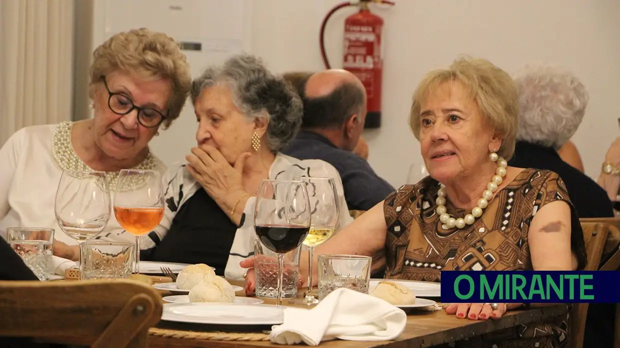 Escola Reynaldo dos Santos celebrou 50 anos com jantar de gala