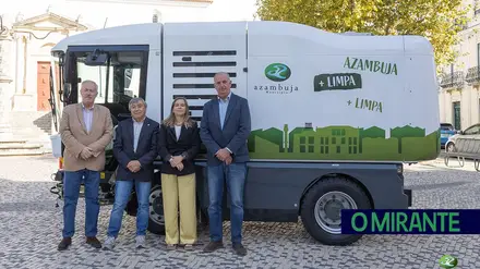 Câmara de Azambuja investe em nova máquina de limpeza urbana