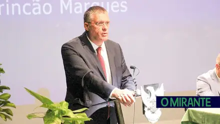 Trincão Marques defende liberdade de imprensa e esclarece contratos com jornais após críticas da oposição