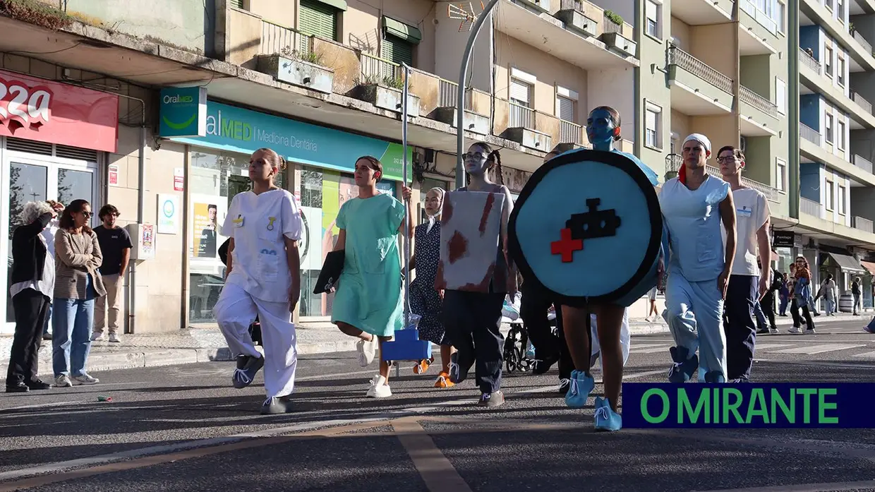 Desfile do Caloiro regressou às ruas de Santarém