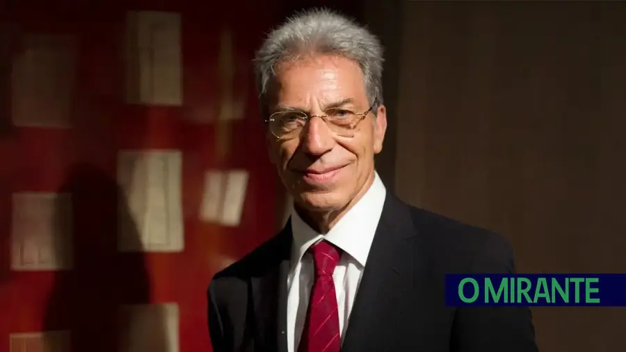 Um poema de Arnaldo Saraiva*