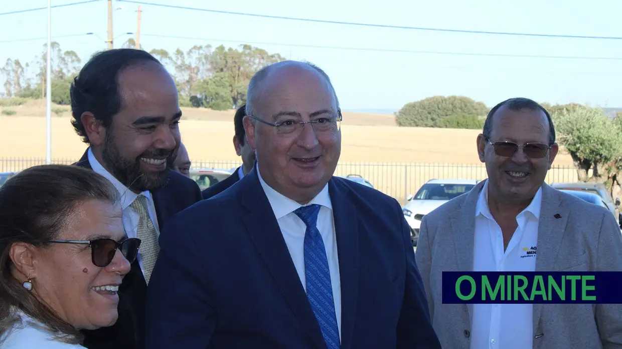 Ministro da Agricultura elogia coragem e ambição em visita à Agri-Mendes