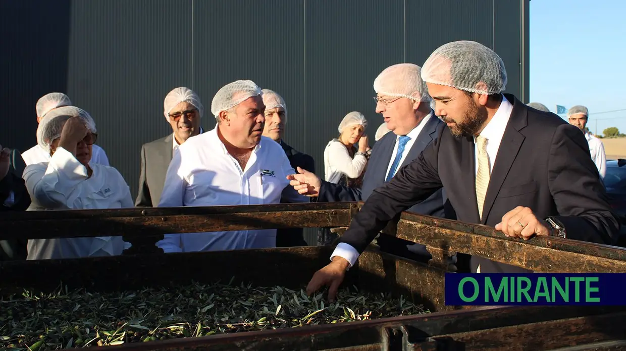 Ministro da Agricultura elogia coragem e ambição em visita à Agri-Mendes