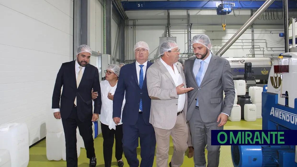 Ministro da Agricultura elogia coragem e ambição em visita à Agri-Mendes