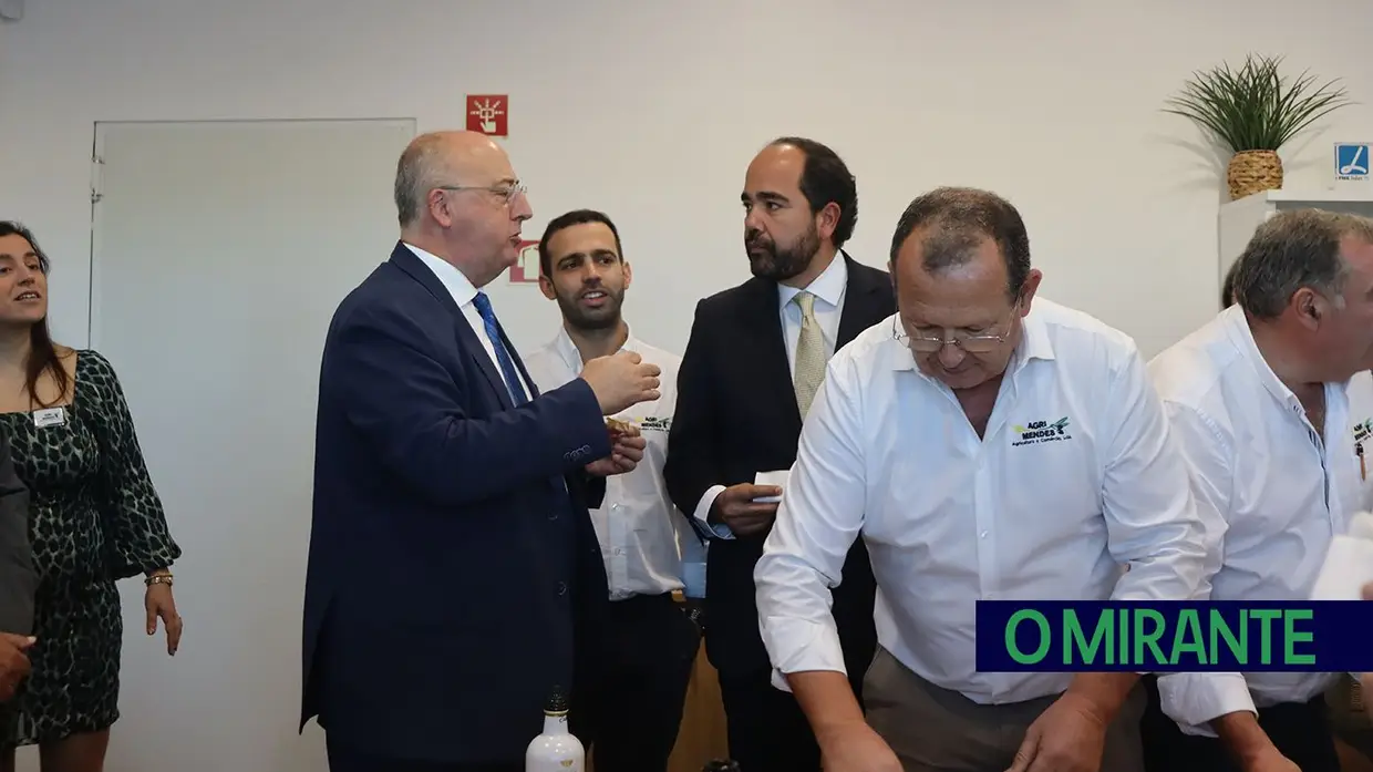 Ministro da Agricultura elogia coragem e ambição em visita à Agri-Mendes