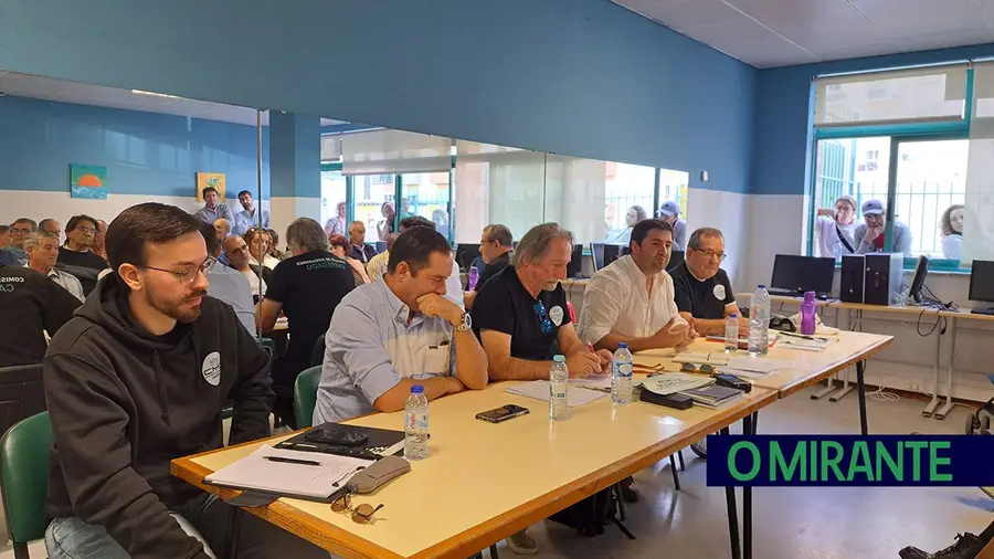 Problemas do Carregado discutidos durante três horas com o presidente da câmara