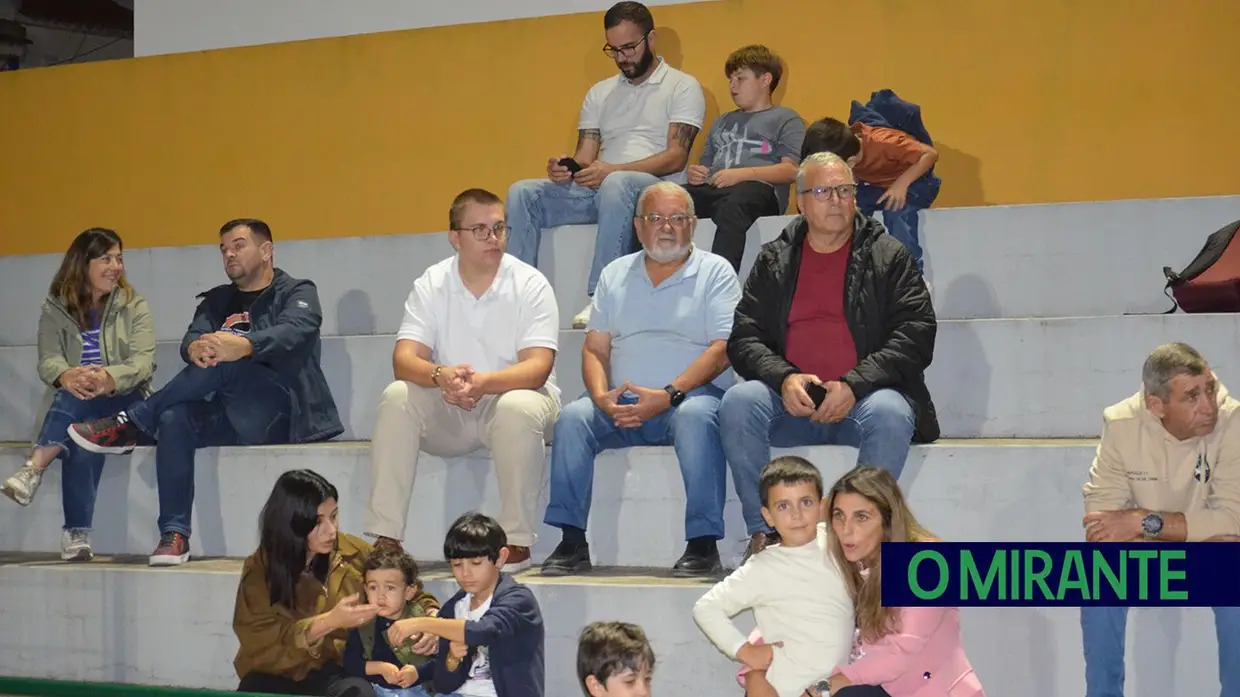 Polidesportivo renovado em Samora Correia com homenagem aos fundadores